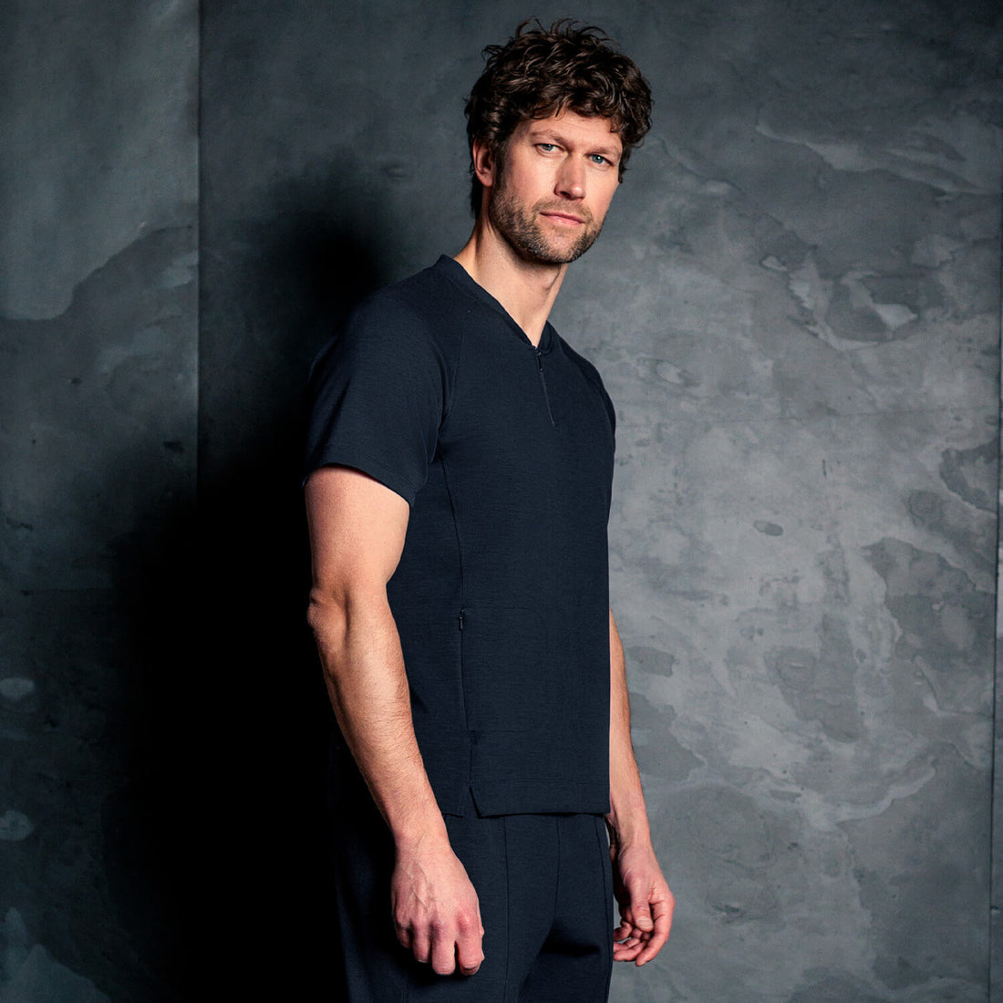 Bequeme Kleidung zum Reisen für Herren || Navy blue